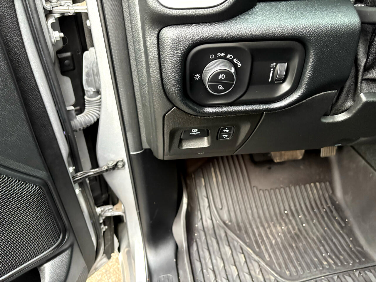 RAM 1500 Big Horn 4x4 Crew Cab 5'7" Box 2021