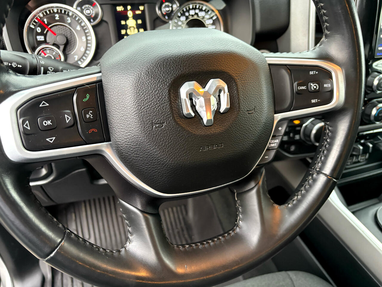 RAM 1500 Big Horn 4x4 Crew Cab 5'7" Box 2021