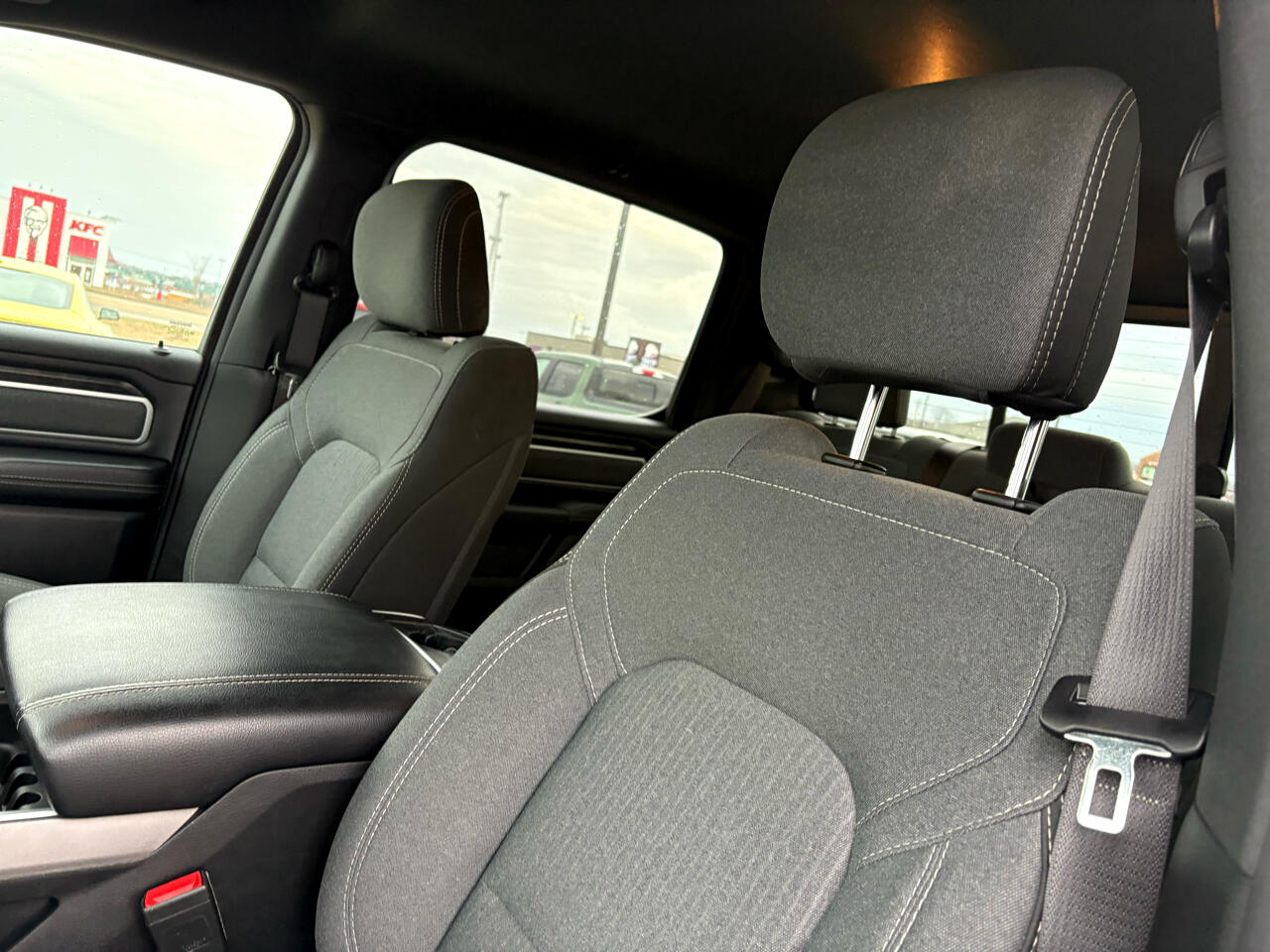 RAM 1500 Big Horn 4x4 Crew Cab 5'7" Box 2021