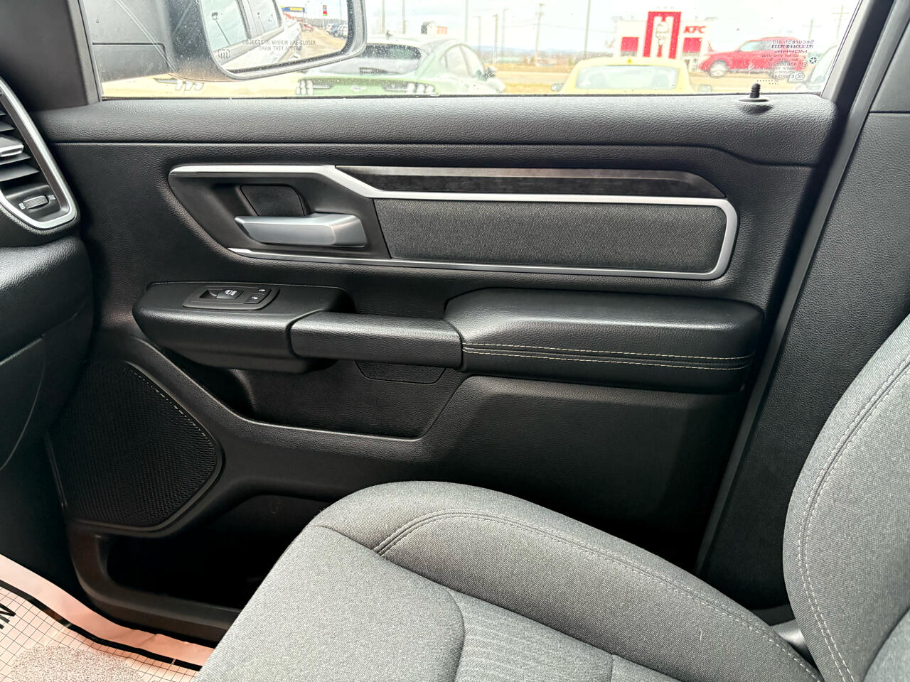 RAM 1500 Big Horn 4x4 Crew Cab 5'7" Box 2021