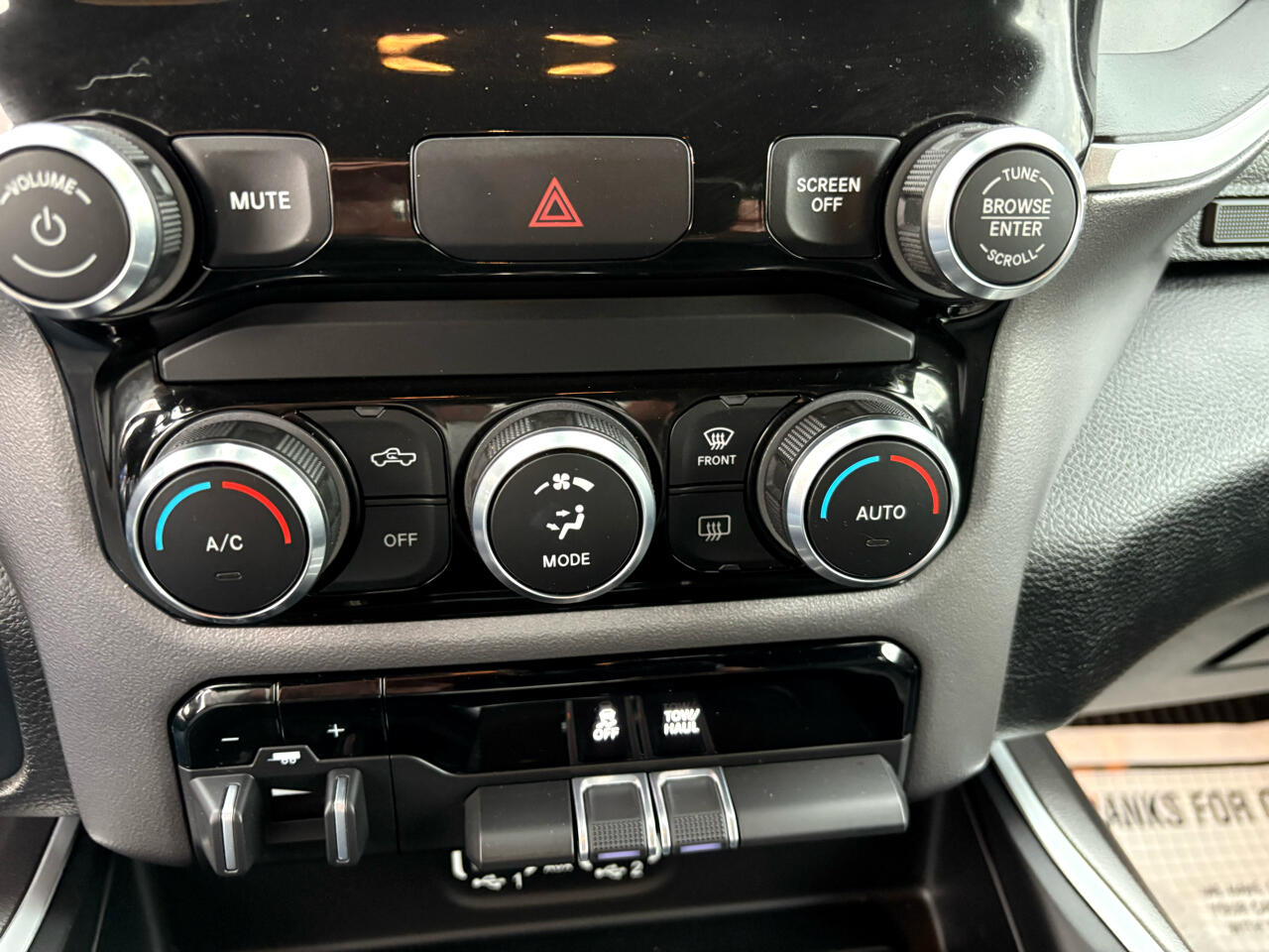 RAM 1500 Big Horn 4x4 Crew Cab 5'7" Box 2021