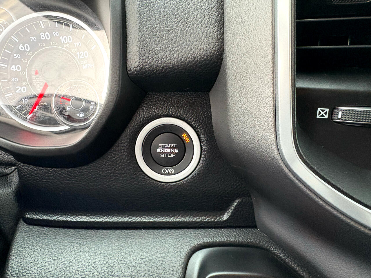 RAM 1500 Big Horn 4x4 Crew Cab 5'7" Box 2021