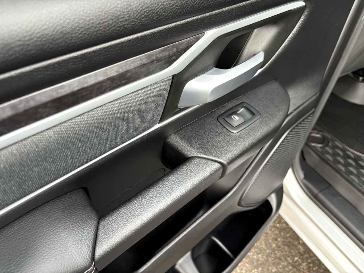 RAM 1500 Big Horn 4x4 Crew Cab 5'7" Box 2021