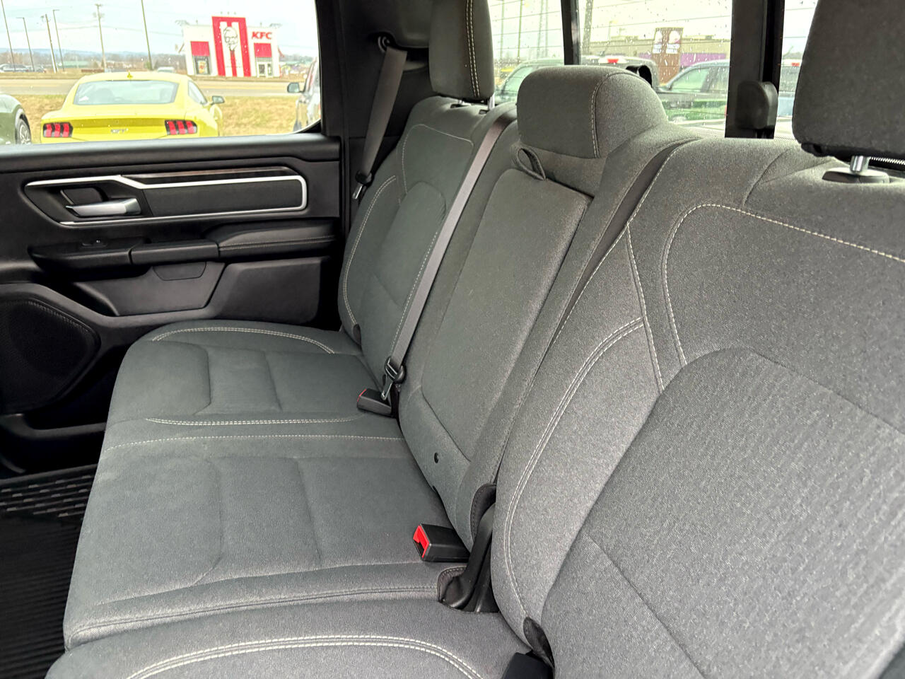 RAM 1500 Big Horn 4x4 Crew Cab 5'7" Box 2021