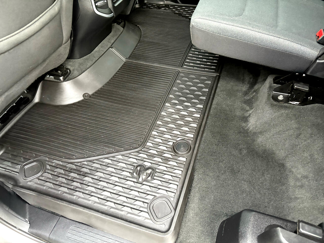 RAM 1500 Big Horn 4x4 Crew Cab 5'7" Box 2021