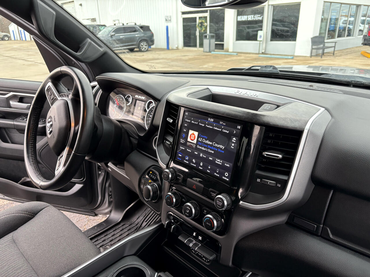 RAM 1500 Big Horn 4x4 Crew Cab 5'7" Box 2021