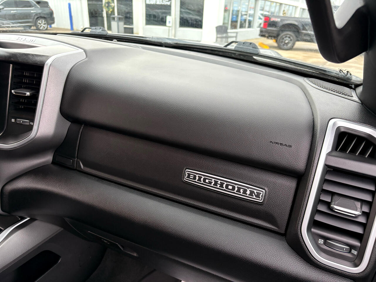 RAM 1500 Big Horn 4x4 Crew Cab 5'7" Box 2021