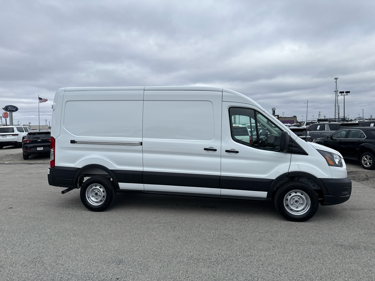 Ford Transit Cargo Van T-250 148" Med Rf 9150 GVWR RWD 2026