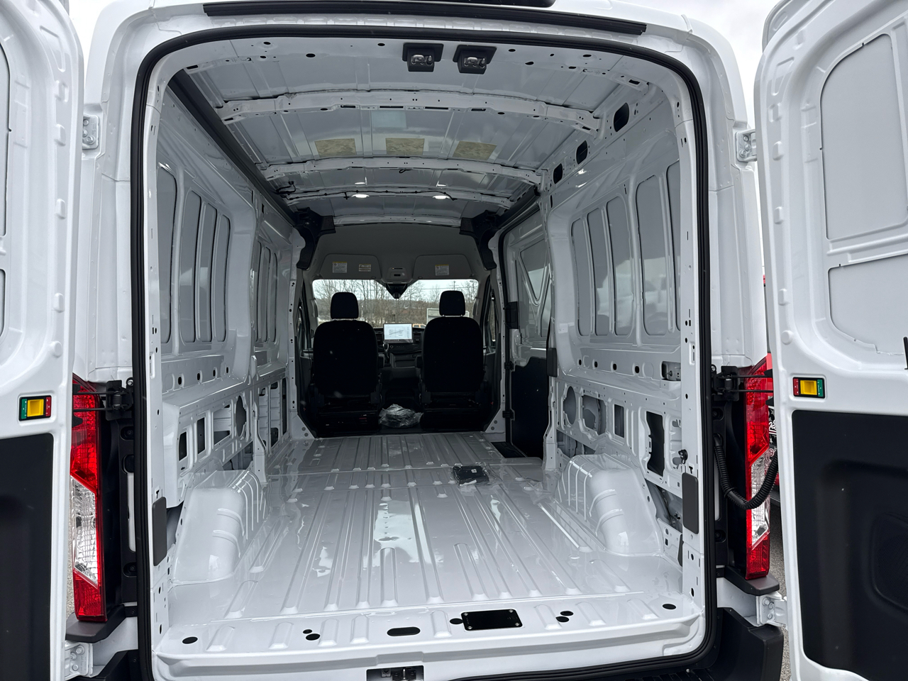 Ford Transit Cargo Van T-250 148" Med Rf 9150 GVWR RWD 2026