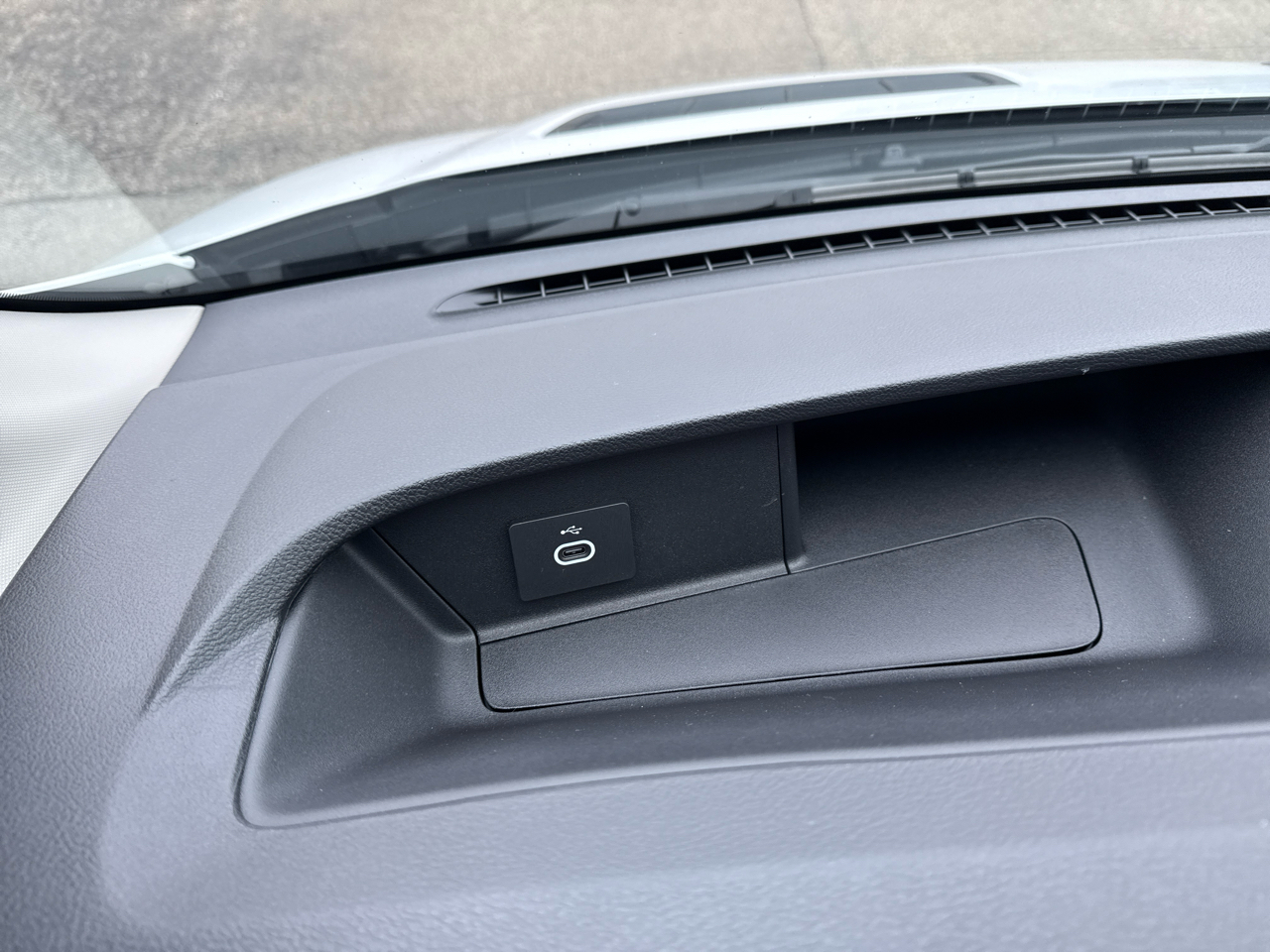 Ford Transit Cargo Van T-250 148" Med Rf 9150 GVWR RWD 2026