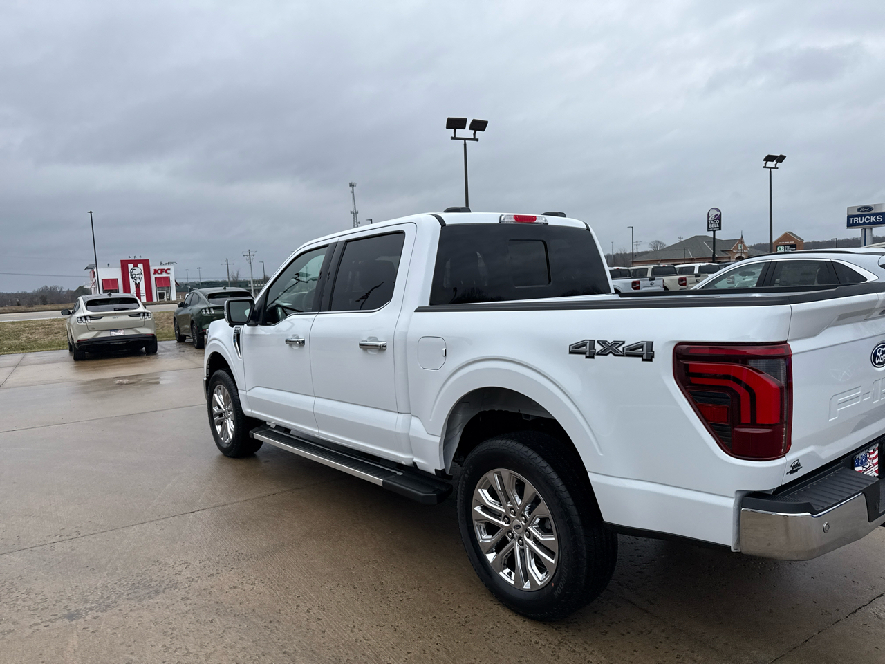 Ford F-150 Lariat 4WD SuperCrew 5.5' Box 2025