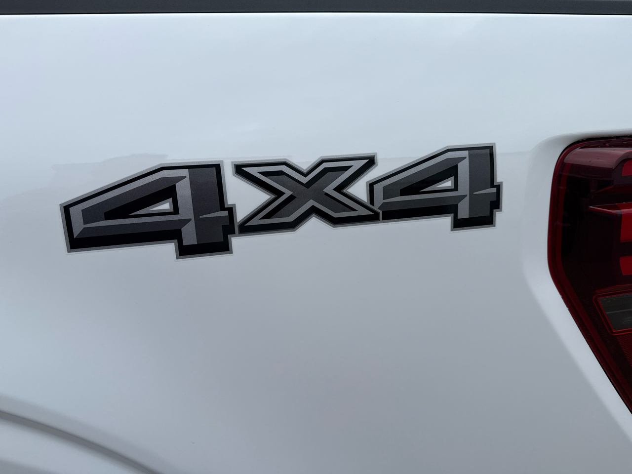 Ford F-150 Lariat 4WD SuperCrew 5.5' Box 2025