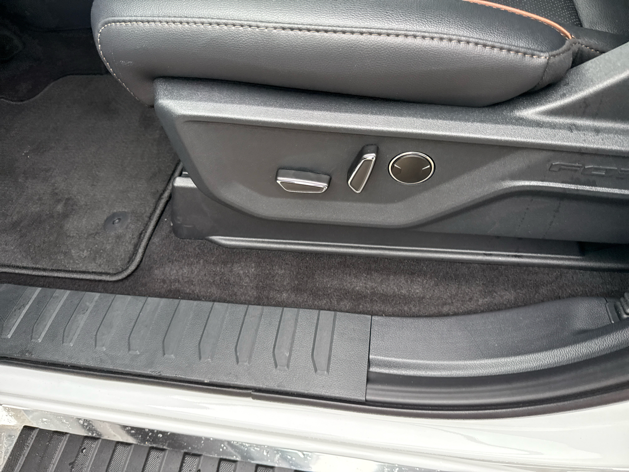 Ford F-150 Lariat 4WD SuperCrew 5.5' Box 2025