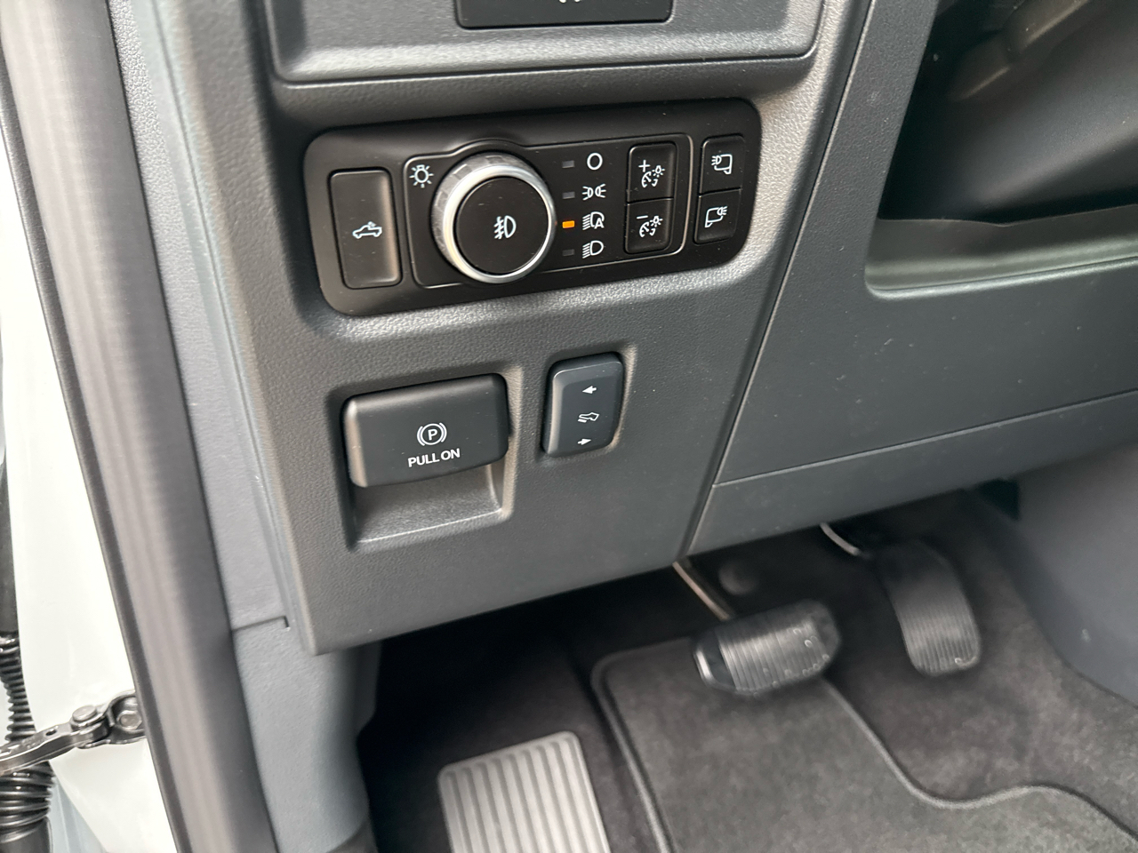 Ford F-150 Lariat 4WD SuperCrew 5.5' Box 2025