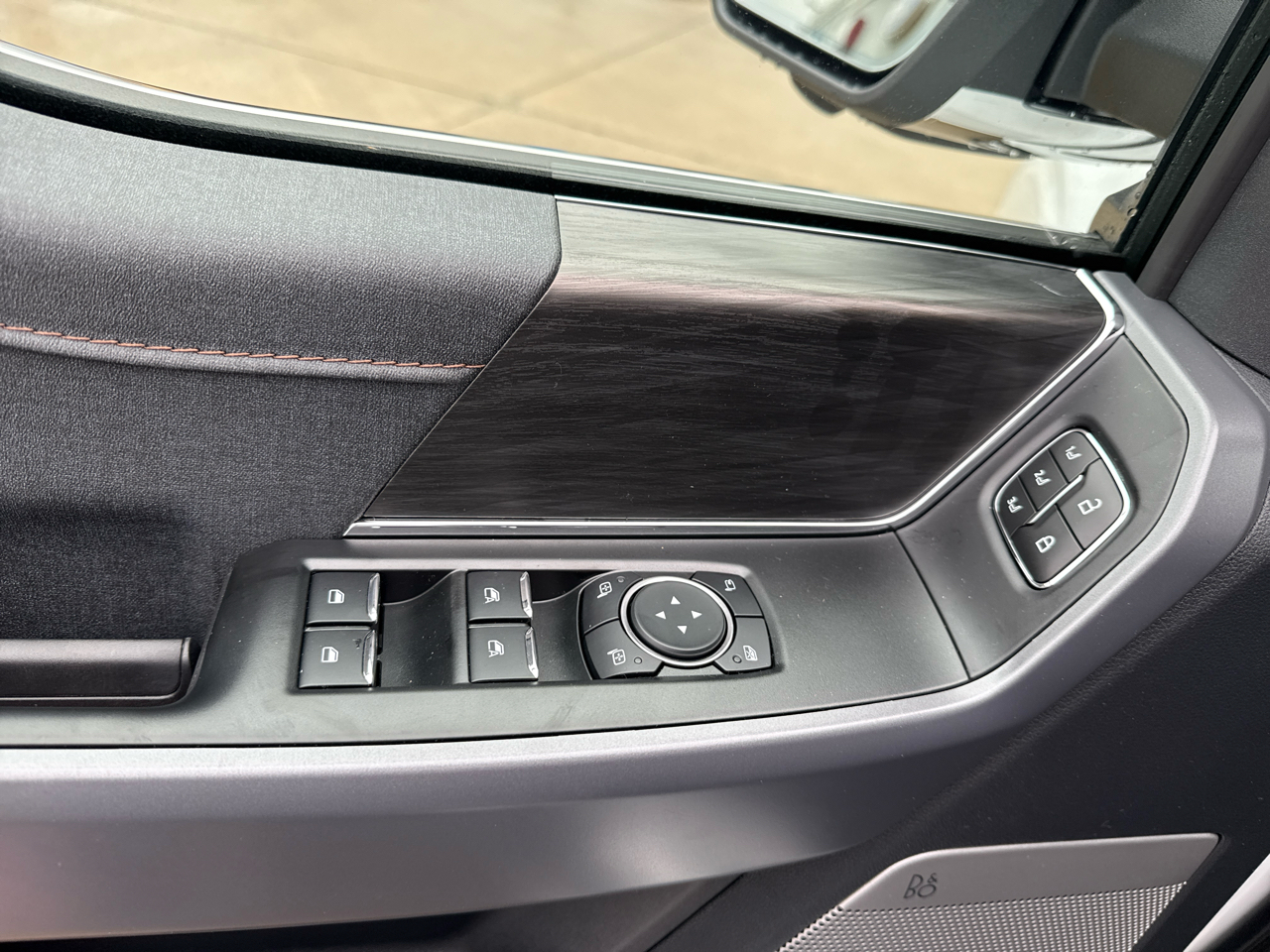 Ford F-150 Lariat 4WD SuperCrew 5.5' Box 2025