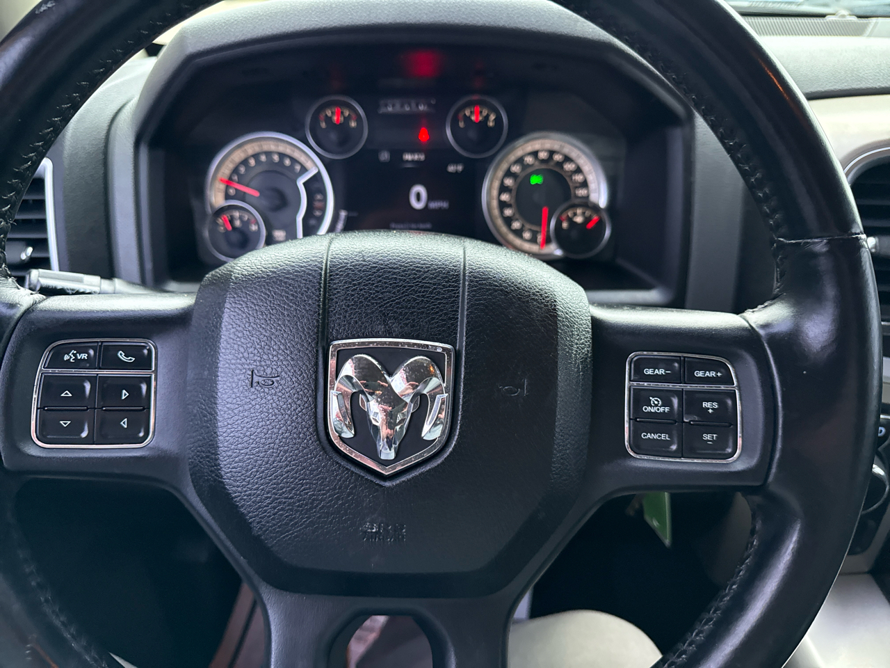 RAM 1500 2WD Quad Cab 140.5" Big Horn 2015