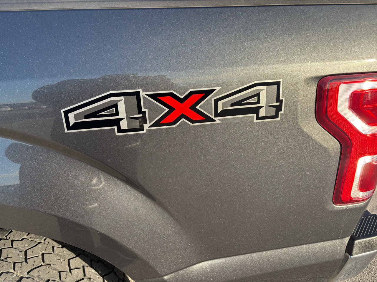 Ford F-150 SuperCrew Crew Cab 139" XLT 4WD 2018