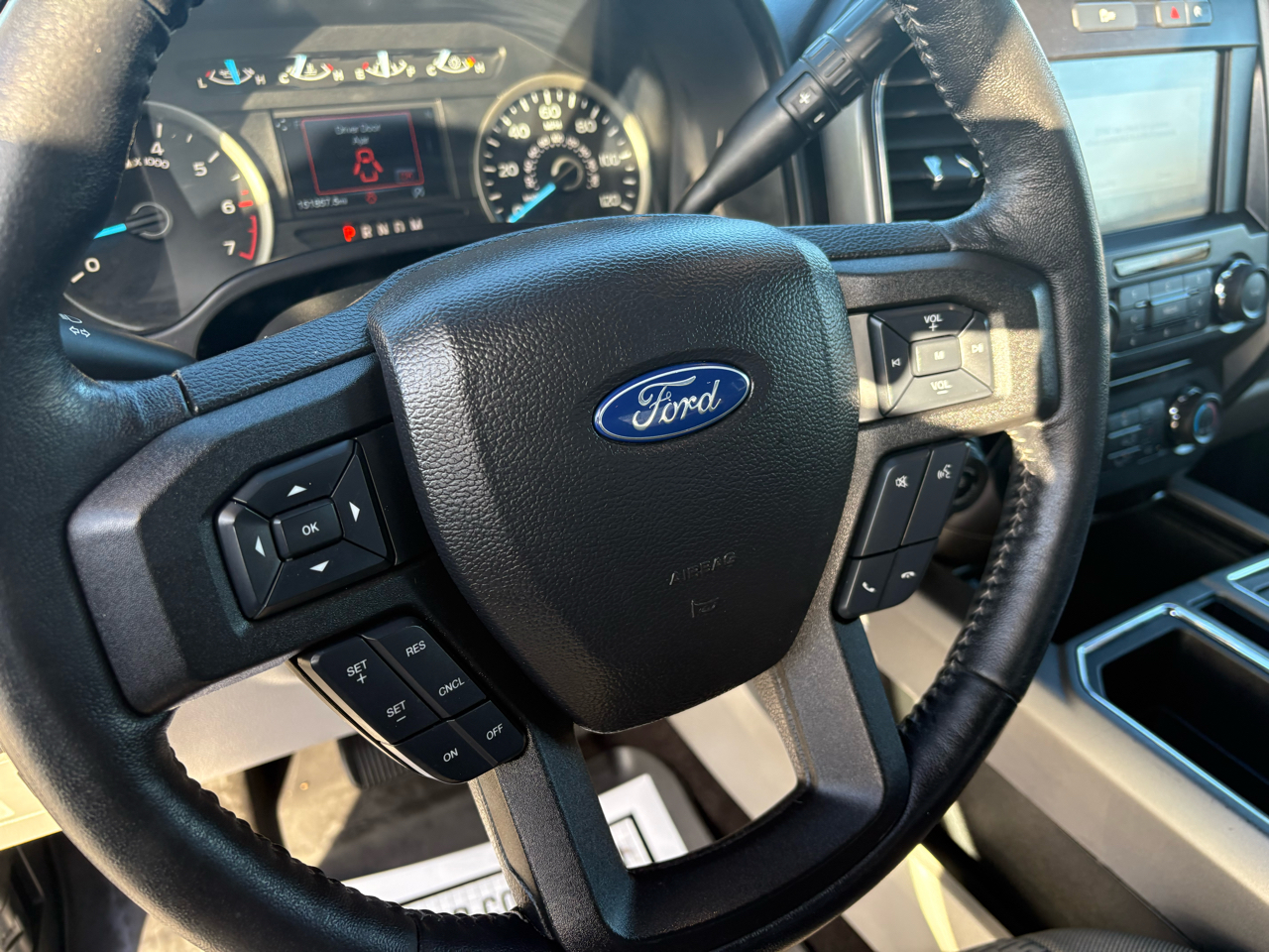 Ford F-150 SuperCrew Crew Cab 139" XLT 4WD 2018