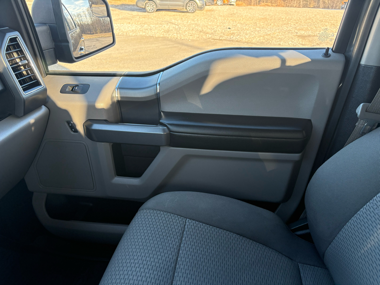 Ford F-150 SuperCrew Crew Cab 139" XLT 4WD 2018