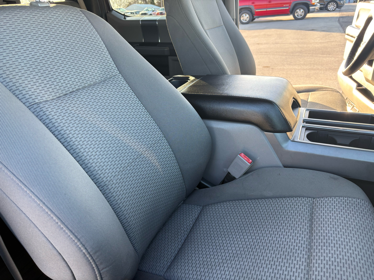 Ford F-150 SuperCrew Crew Cab 139" XLT 4WD 2018