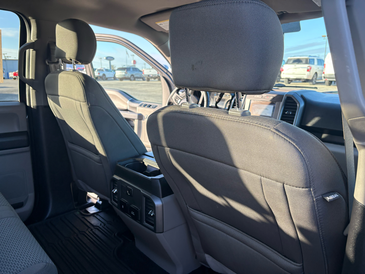 Ford F-150 SuperCrew Crew Cab 139" XLT 4WD 2018