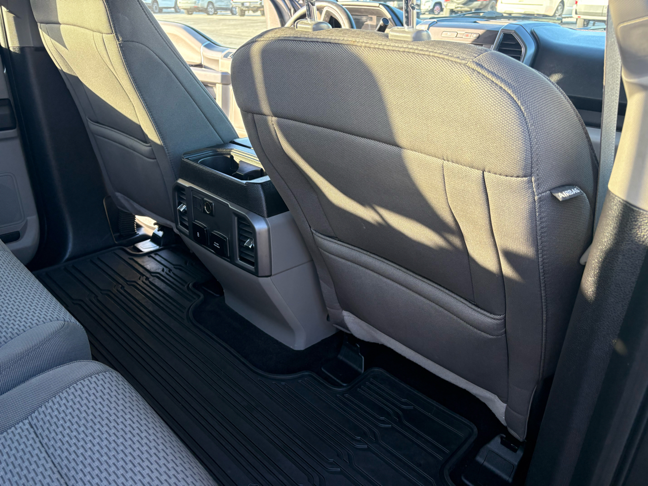 Ford F-150 SuperCrew Crew Cab 139" XLT 4WD 2018