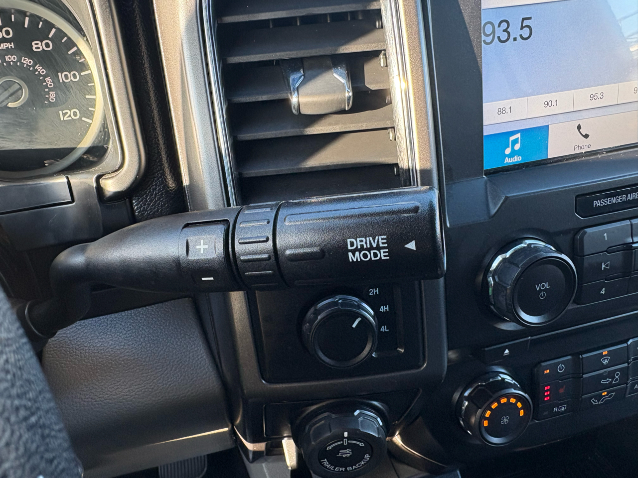 Ford F-150 SuperCrew Crew Cab 139" XLT 4WD 2018