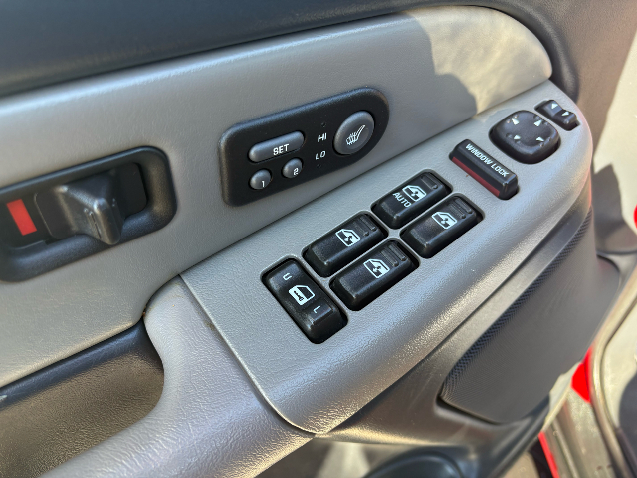 Chevrolet Tahoe 4dr 1500 4WD LT 2002