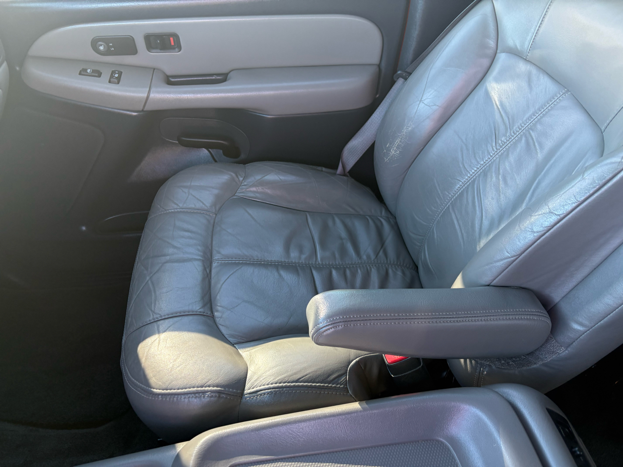 Chevrolet Tahoe 4dr 1500 4WD LT 2002