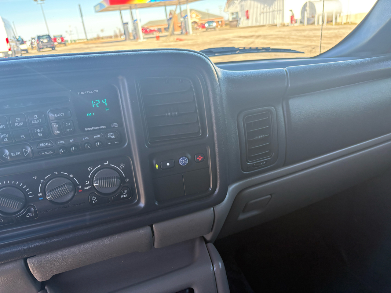 Chevrolet Tahoe 4dr 1500 4WD LT 2002