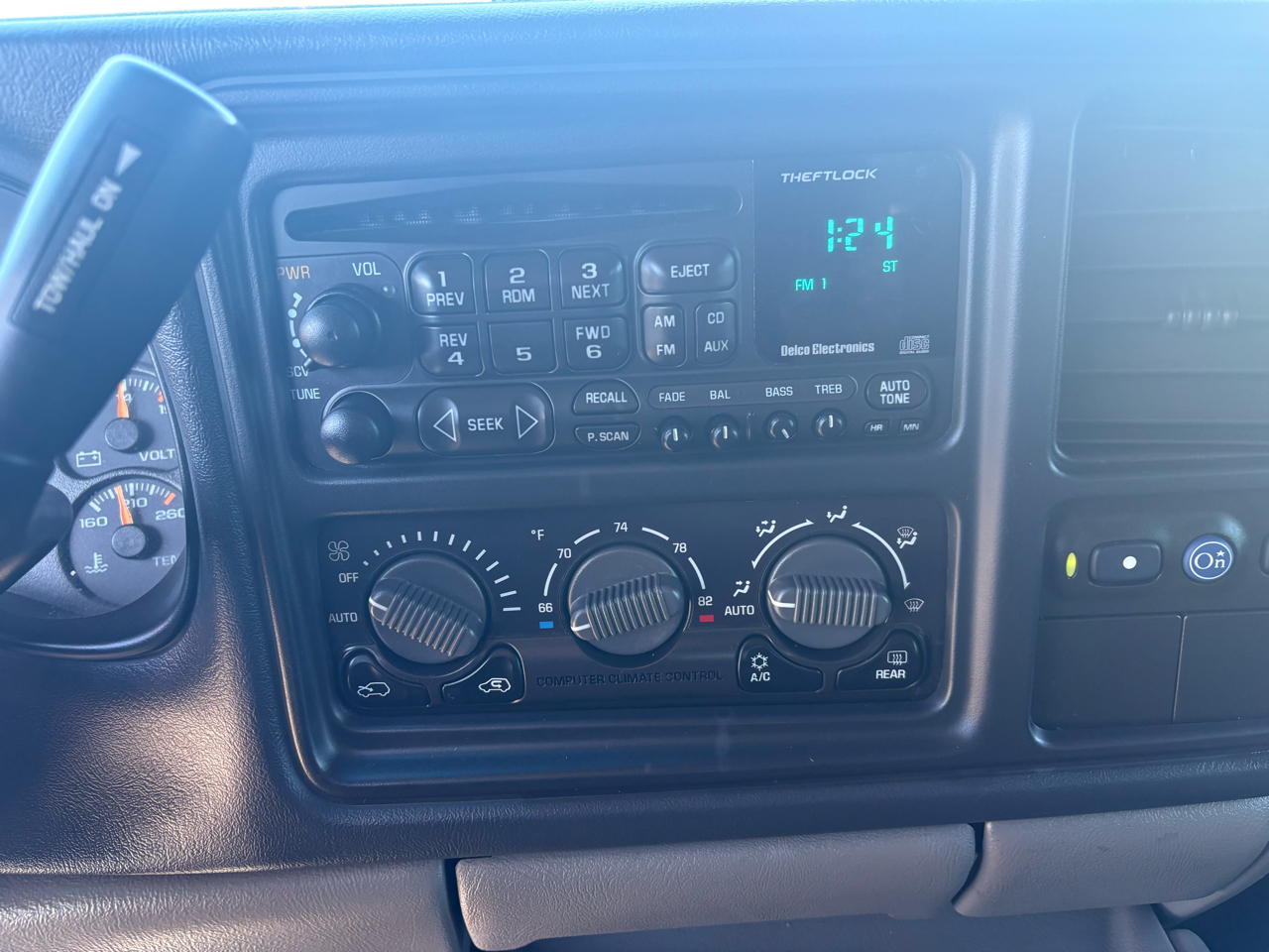 Chevrolet Tahoe 4dr 1500 4WD LT 2002