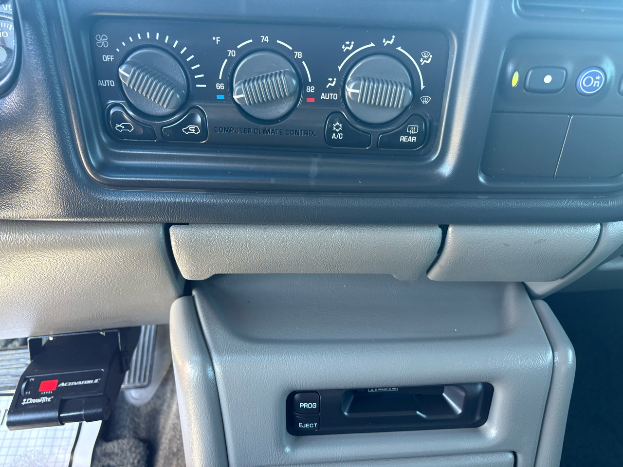 Chevrolet Tahoe 4dr 1500 4WD LT 2002