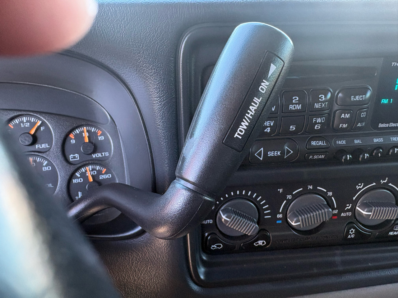 Chevrolet Tahoe 4dr 1500 4WD LT 2002