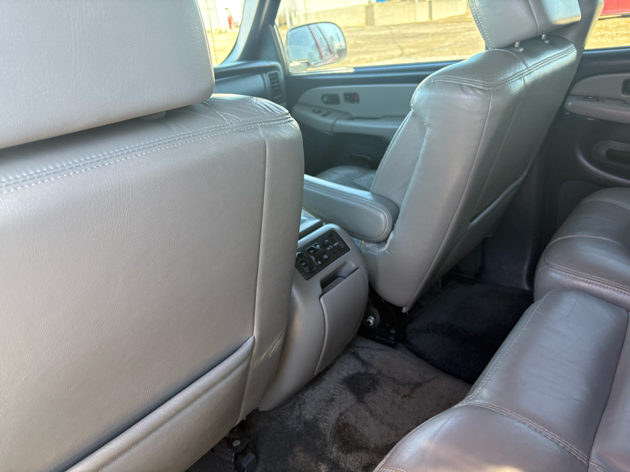 Chevrolet Tahoe 4dr 1500 4WD LT 2002