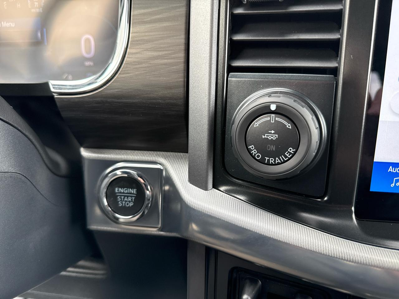 Ford F-150 Lariat 4WD SuperCrew 5.5' Box 2026