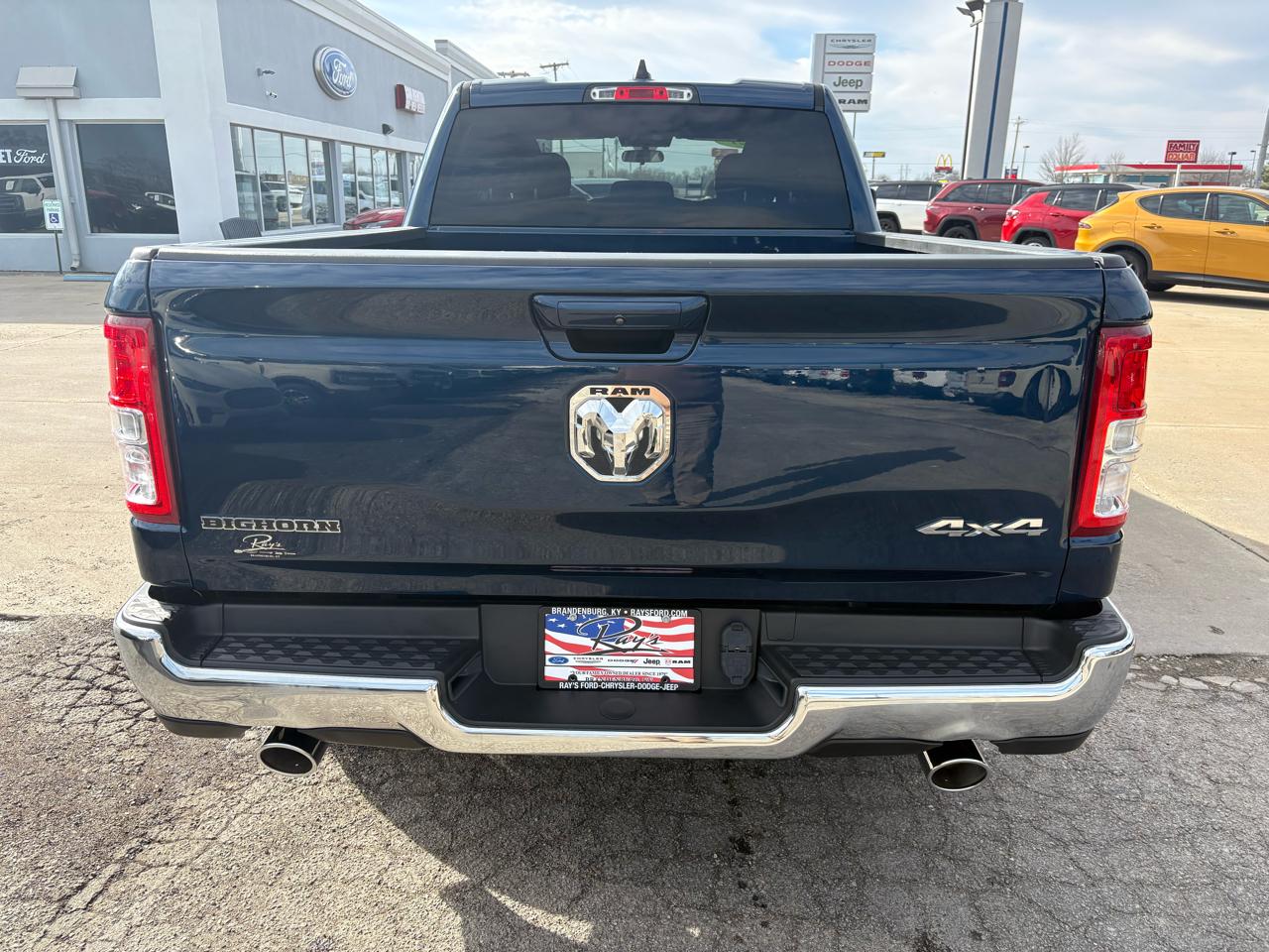 RAM 1500 Big Horn 4x4 Quad Cab 6'4" Box 2021