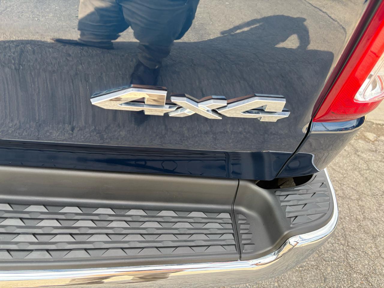 RAM 1500 Big Horn 4x4 Quad Cab 6'4" Box 2021