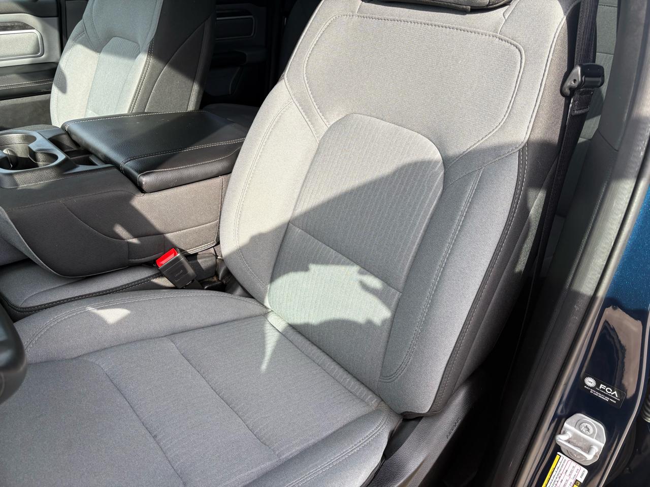 RAM 1500 Big Horn 4x4 Quad Cab 6'4" Box 2021