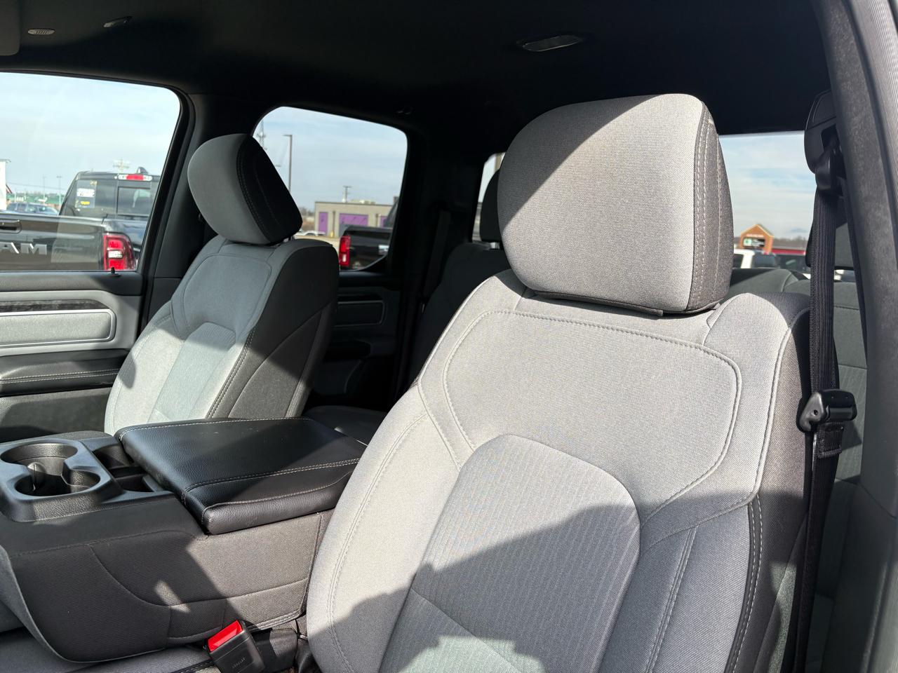 RAM 1500 Big Horn 4x4 Quad Cab 6'4" Box 2021