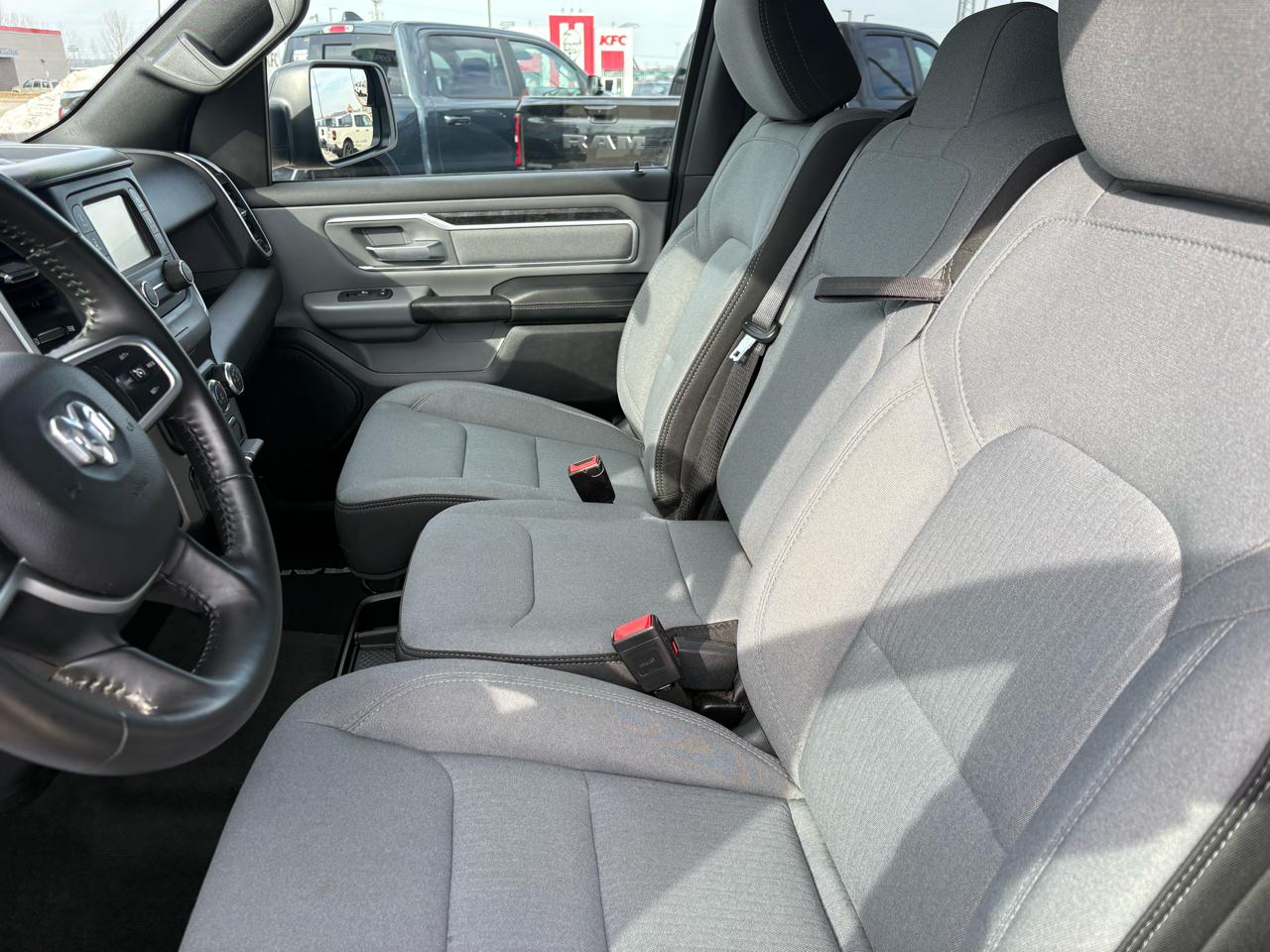 RAM 1500 Big Horn 4x4 Quad Cab 6'4" Box 2021