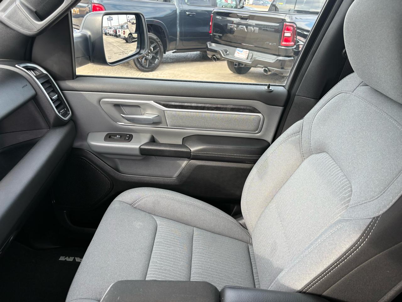 RAM 1500 Big Horn 4x4 Quad Cab 6'4" Box 2021