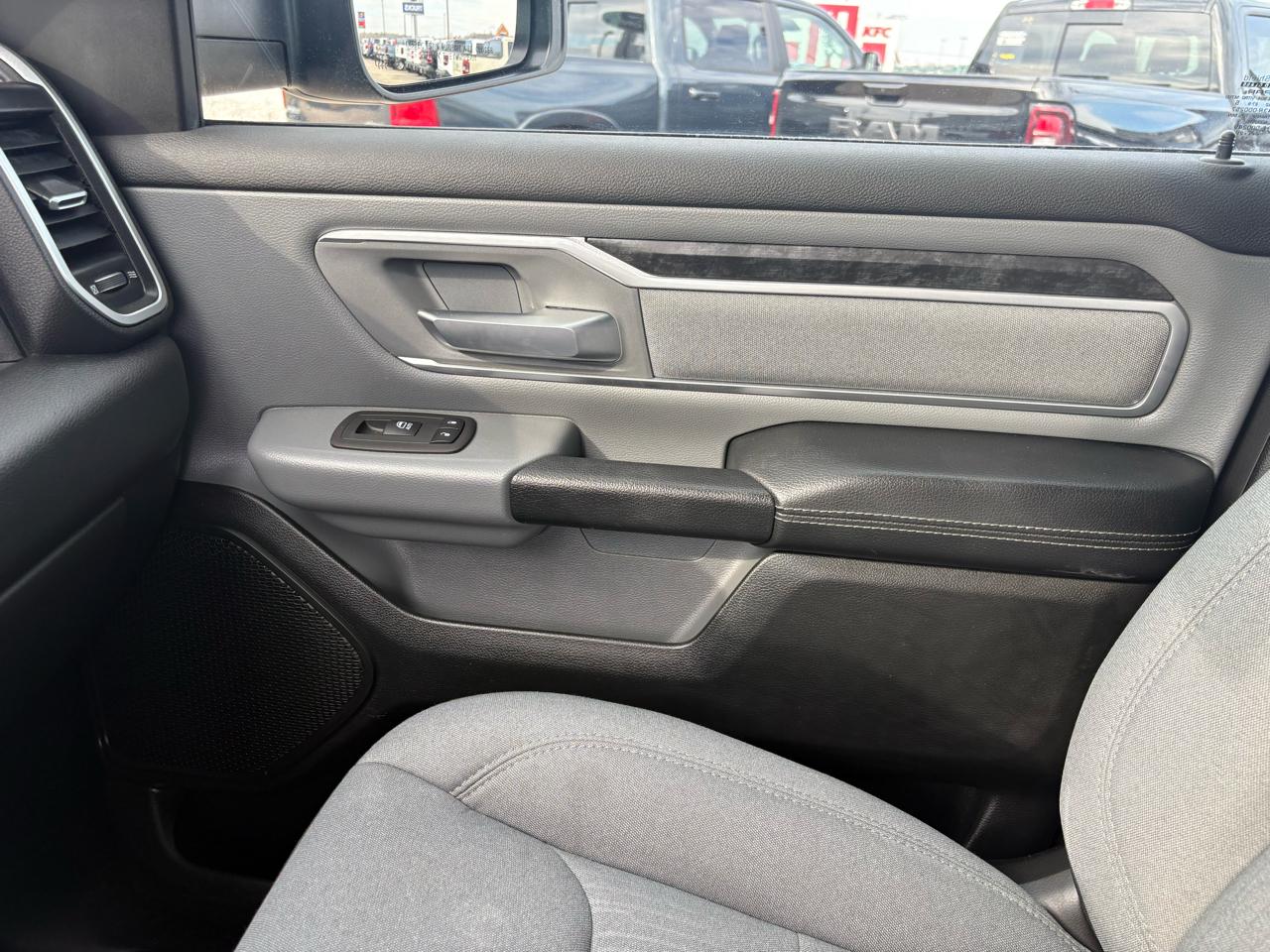 RAM 1500 Big Horn 4x4 Quad Cab 6'4" Box 2021