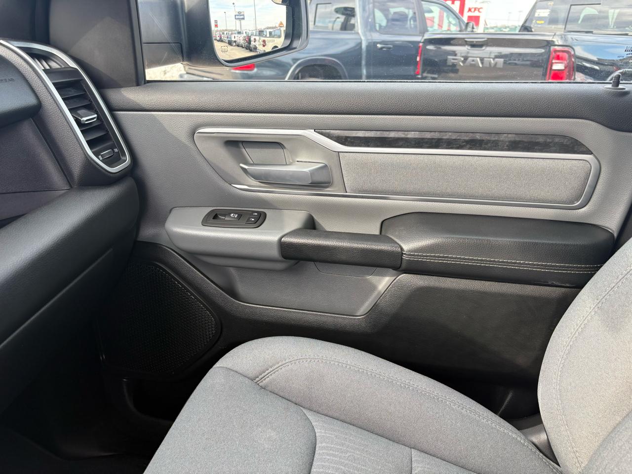 RAM 1500 Big Horn 4x4 Quad Cab 6'4" Box 2021