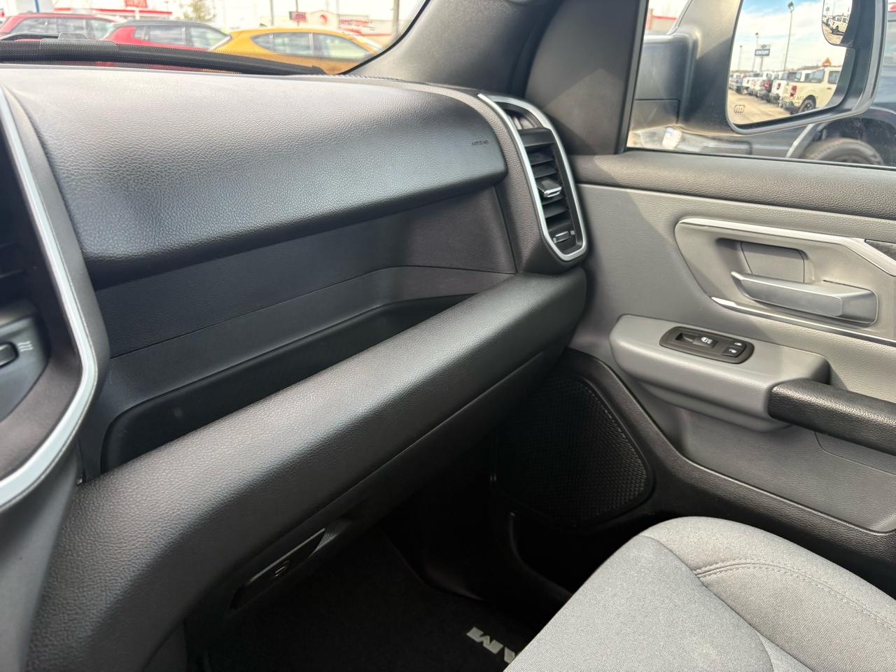 RAM 1500 Big Horn 4x4 Quad Cab 6'4" Box 2021