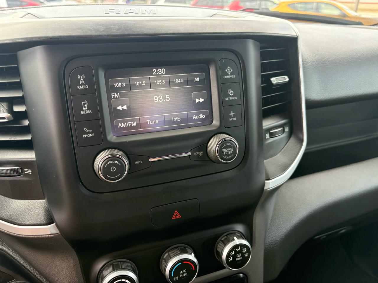 RAM 1500 Big Horn 4x4 Quad Cab 6'4" Box 2021