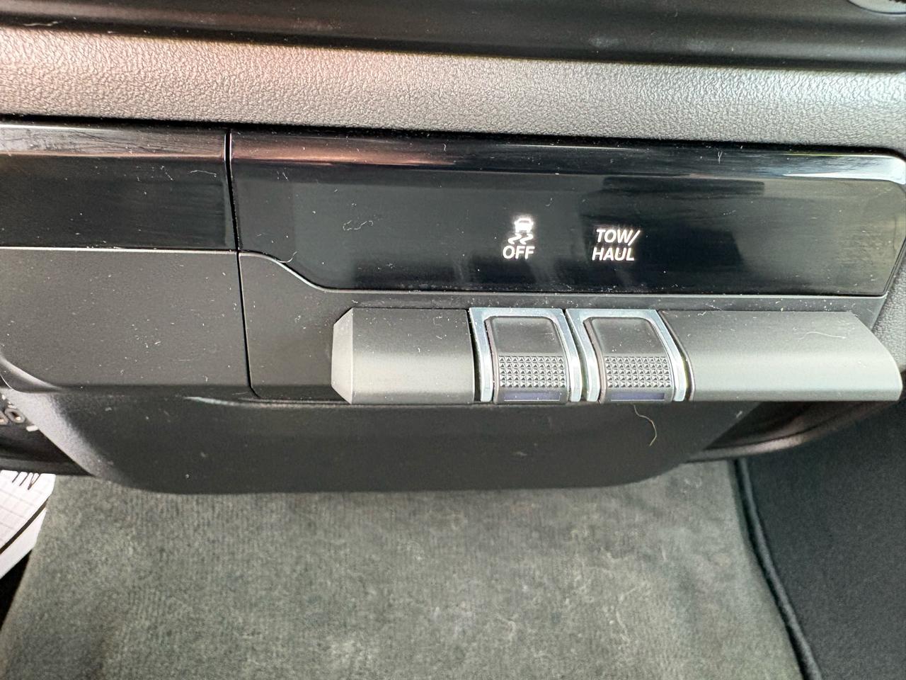 RAM 1500 Big Horn 4x4 Quad Cab 6'4" Box 2021