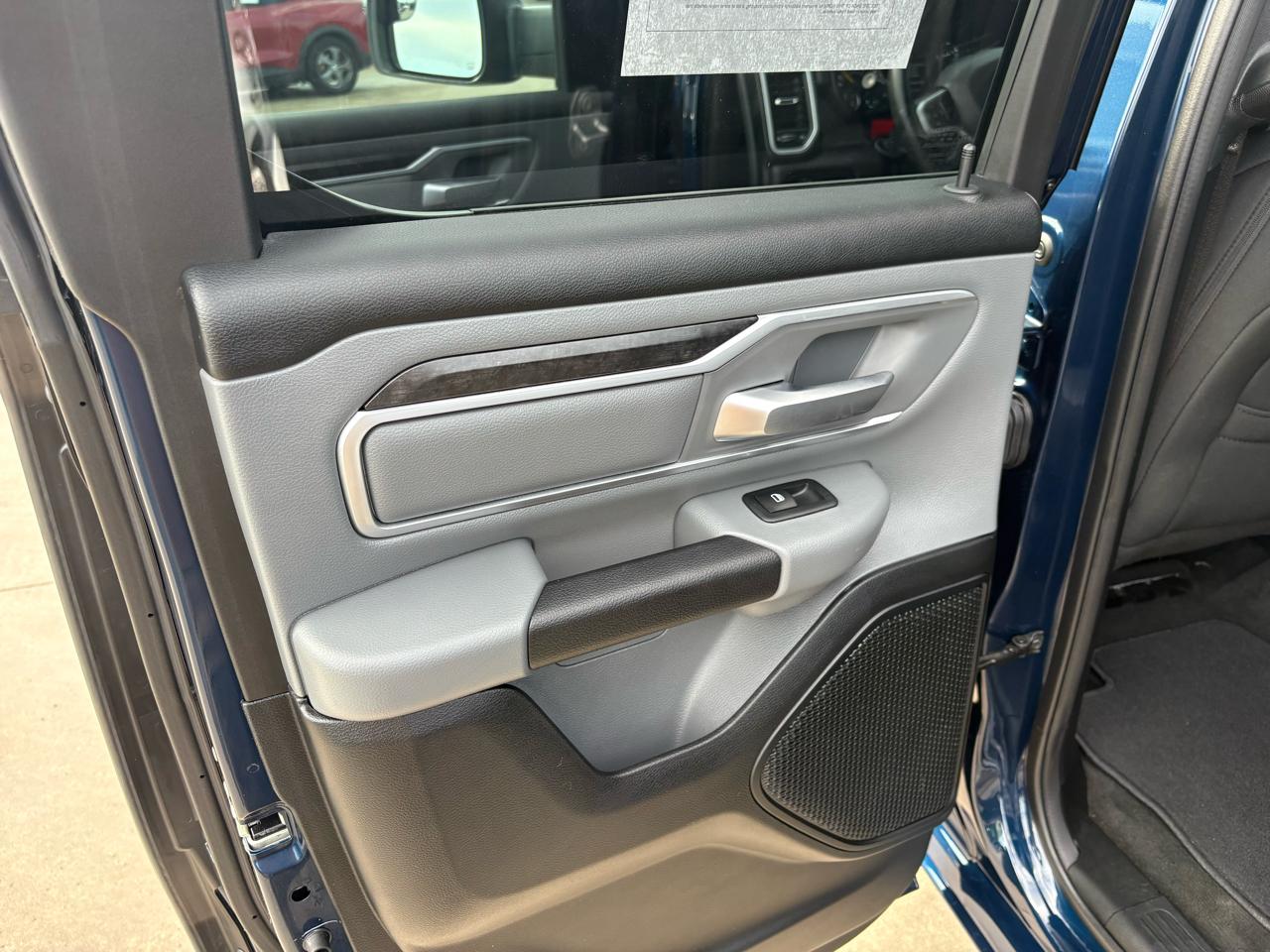 RAM 1500 Big Horn 4x4 Quad Cab 6'4" Box 2021