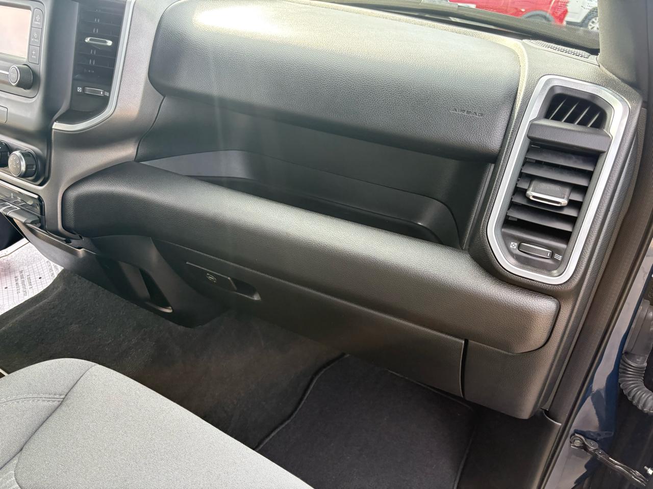 RAM 1500 Big Horn 4x4 Quad Cab 6'4" Box 2021