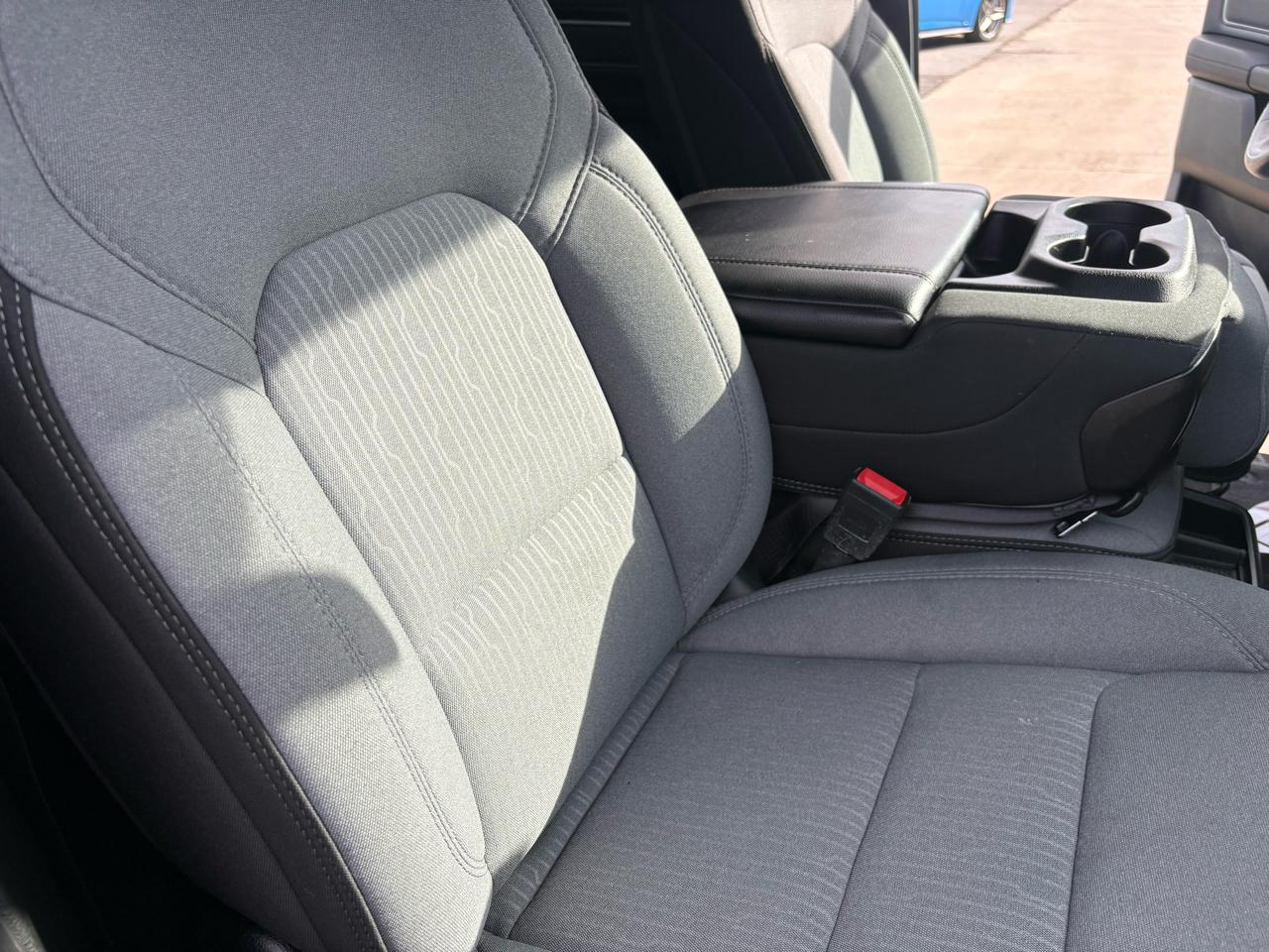 RAM 1500 Big Horn 4x4 Quad Cab 6'4" Box 2021