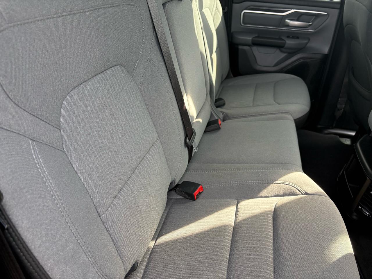 RAM 1500 Big Horn 4x4 Quad Cab 6'4" Box 2021